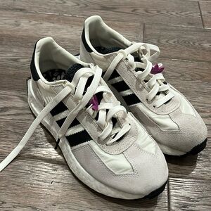Women’s Adidas tennis shoes, size 7